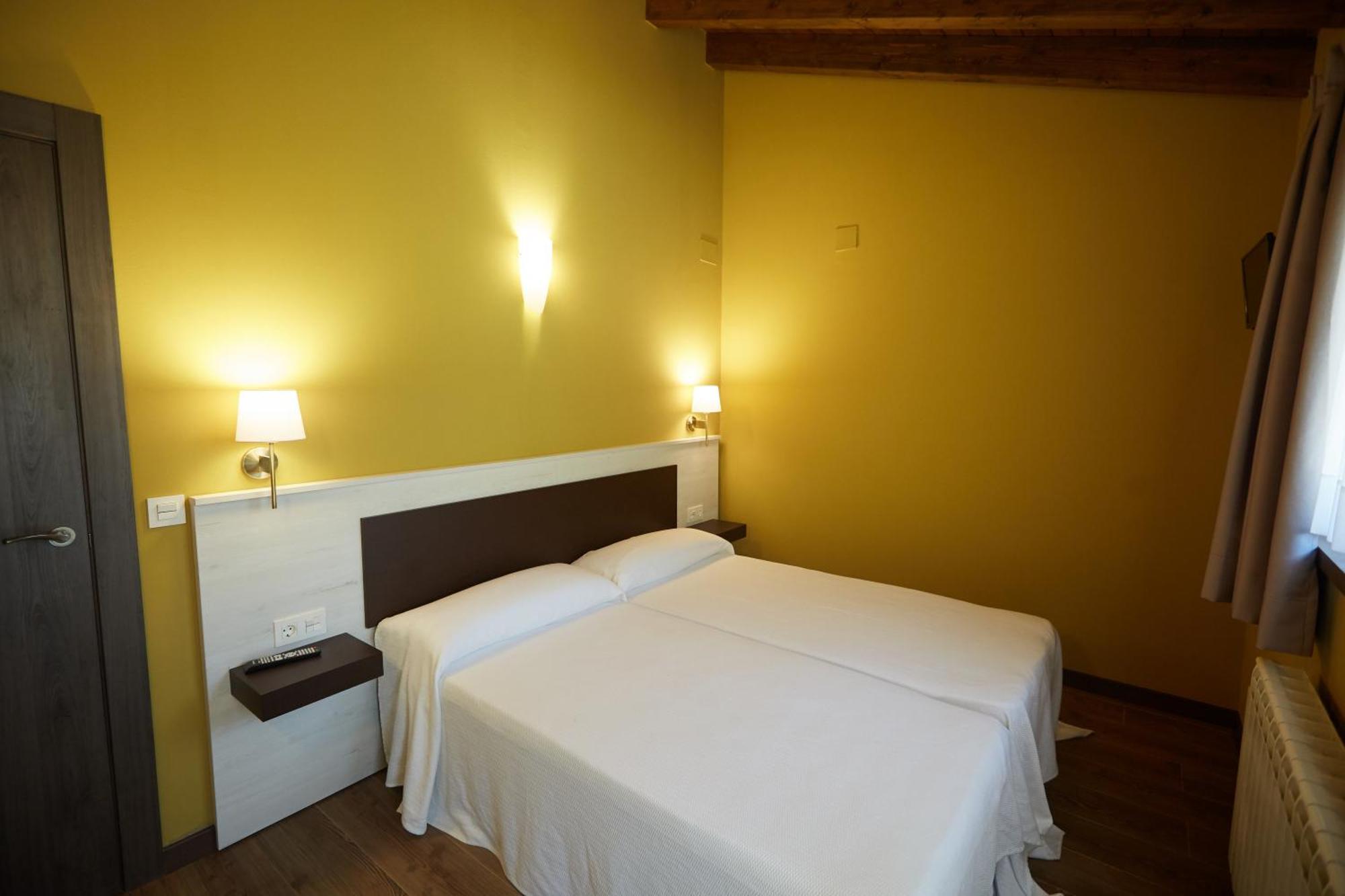 Apartamentos Rurales Casa La Piedra Collia Bagian luar foto