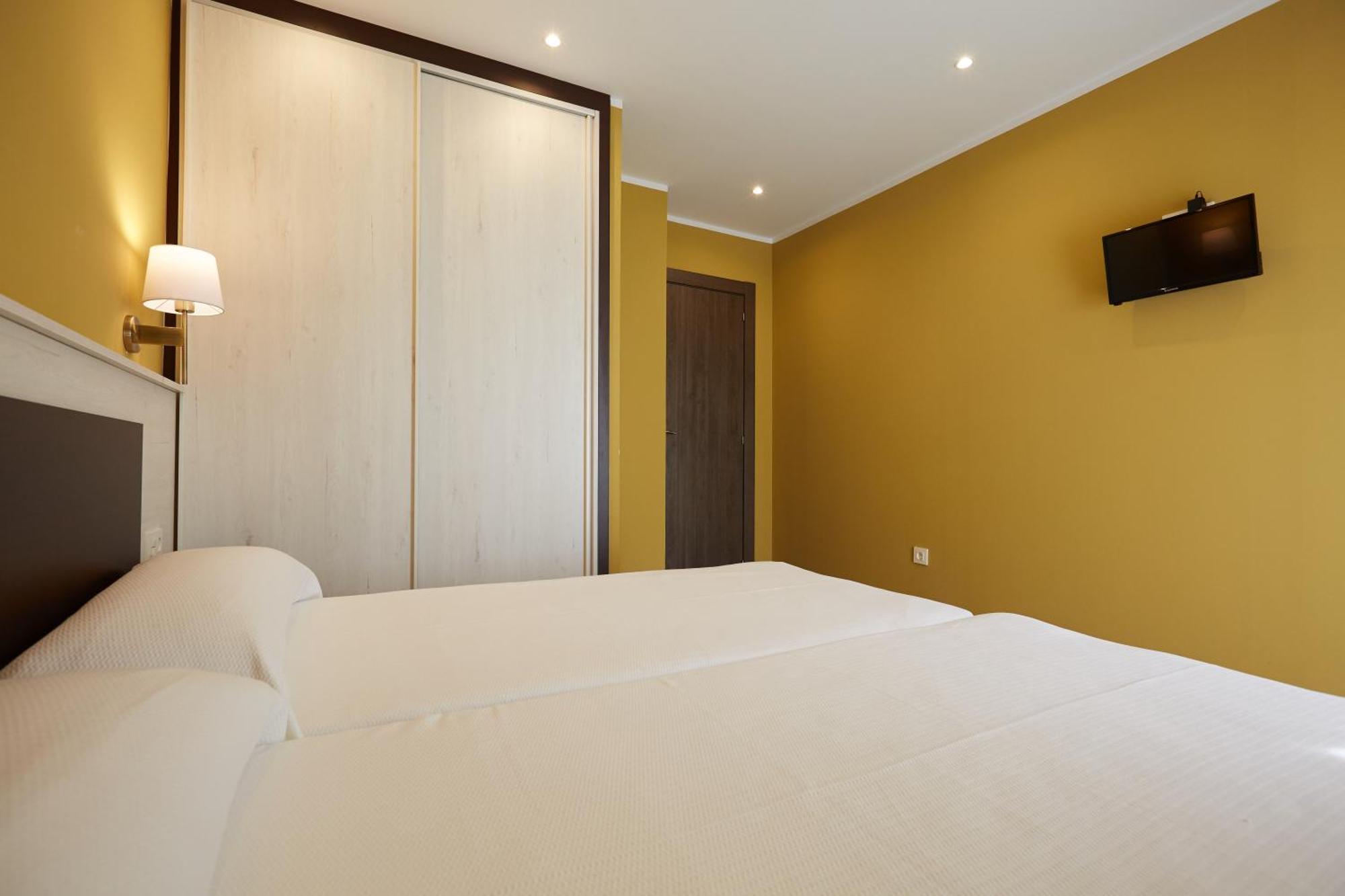 Apartamentos Rurales Casa La Piedra Collia Bagian luar foto